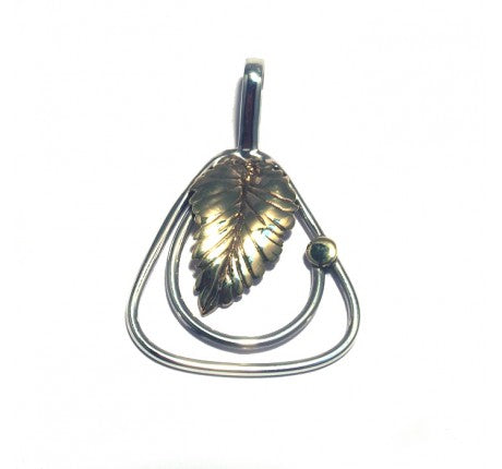 Wildlife Pendant - Leaf With Snake Chain