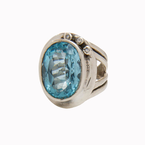 Eyetelia Ring in various gemstones