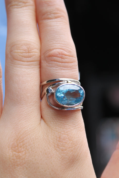 Horizontal Ring in various gemstones