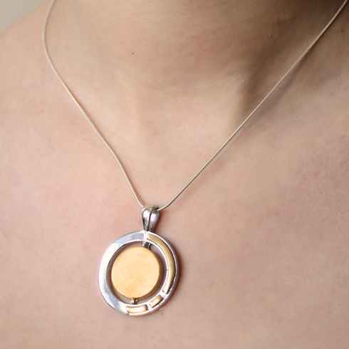 Urú Large Pendant & Chain