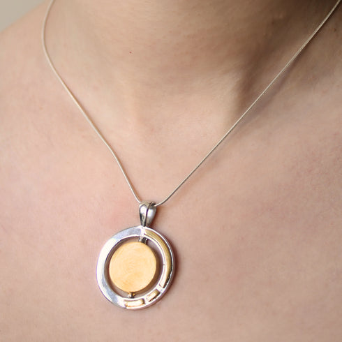 Urú Large Pendant & Chain