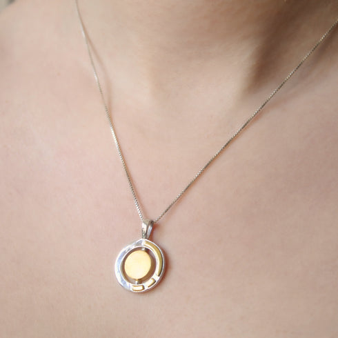 Urú Small Pendant & Chain